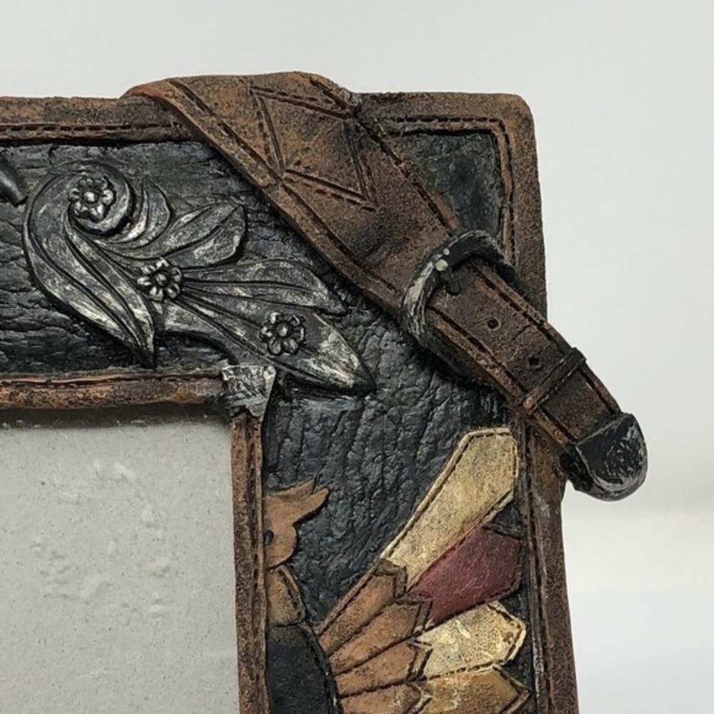 Resin Picture Frame For 4x6 Photo Eagle W/  Faux Leather Look Luggage‎ Straps - Picture 2 of 12